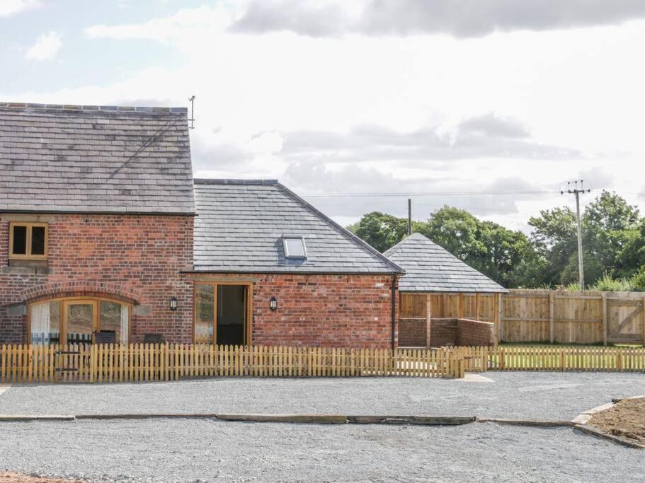 Granary Cottage Shrewsbury Bagian luar foto